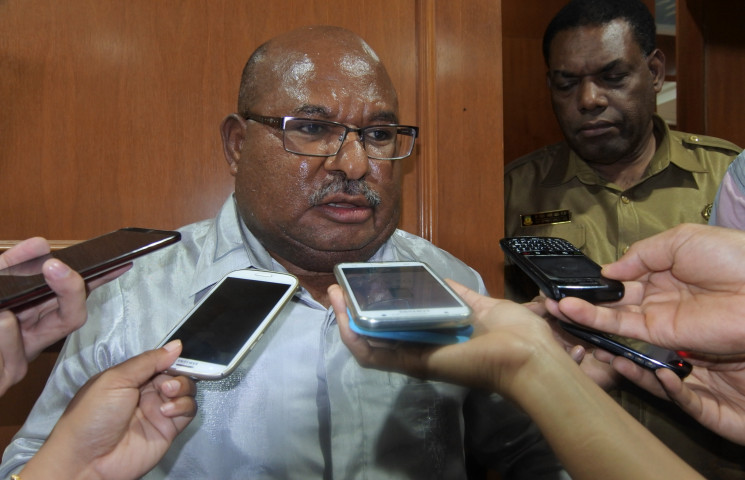 Gubernur Duga Ada Oknum Yang Memainkan Harga BBM